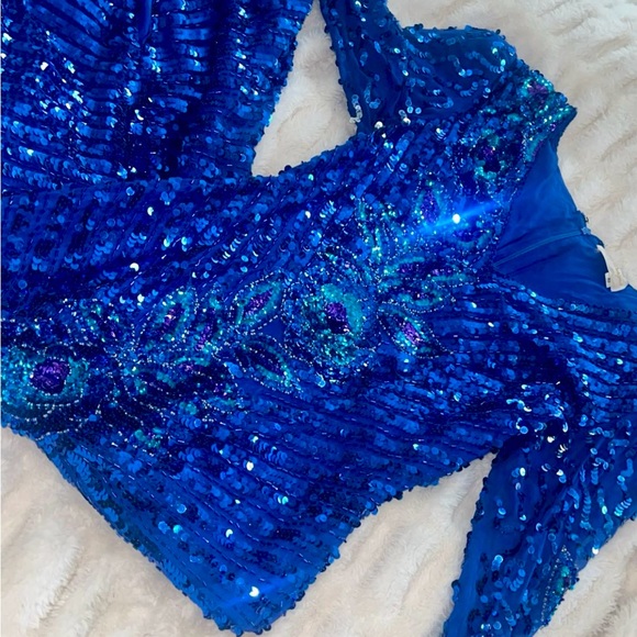 Blue sequin gown - Picture 5 of 5
